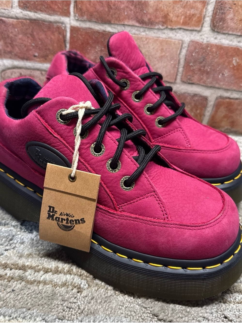 Dr. Martens Buzz 5-Eye lace up suede upper shoes pink NWOB size 7